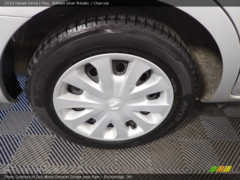 Brilliant Silver Metallic / Charcoal 2019 Nissan Versa S Plus