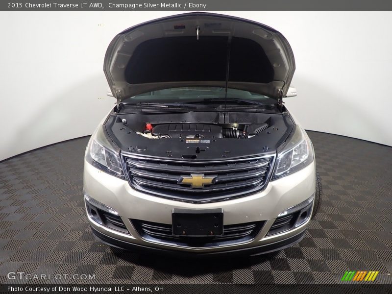 Champagne Silver Metallic / Ebony 2015 Chevrolet Traverse LT AWD