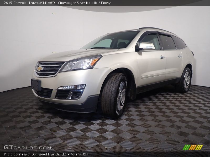 Champagne Silver Metallic / Ebony 2015 Chevrolet Traverse LT AWD