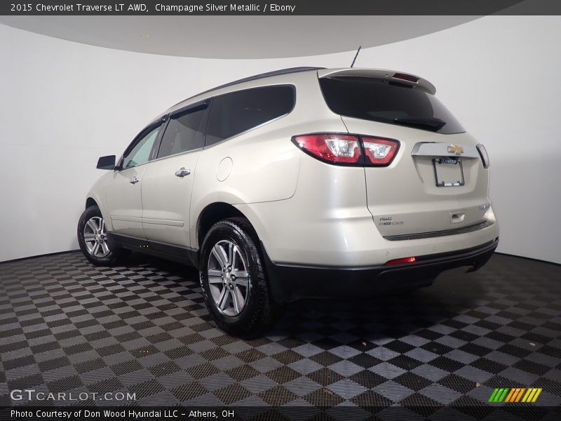 Champagne Silver Metallic / Ebony 2015 Chevrolet Traverse LT AWD