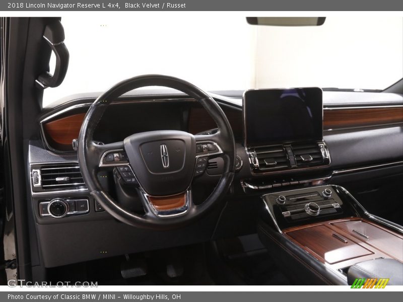 Dashboard of 2018 Navigator Reserve L 4x4