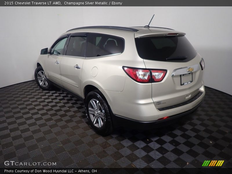 Champagne Silver Metallic / Ebony 2015 Chevrolet Traverse LT AWD