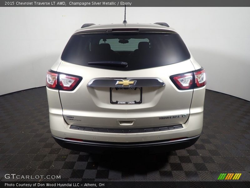 Champagne Silver Metallic / Ebony 2015 Chevrolet Traverse LT AWD