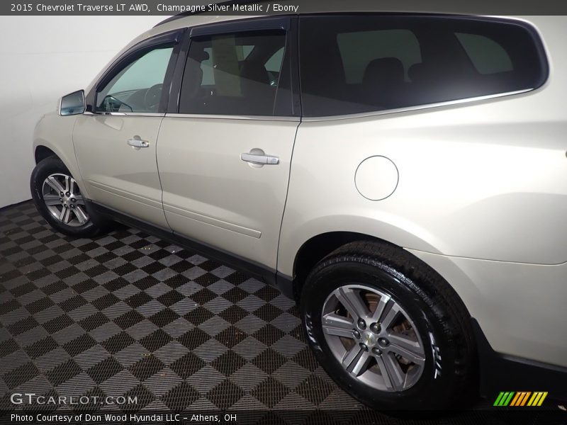 Champagne Silver Metallic / Ebony 2015 Chevrolet Traverse LT AWD