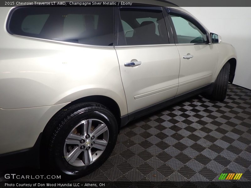 Champagne Silver Metallic / Ebony 2015 Chevrolet Traverse LT AWD