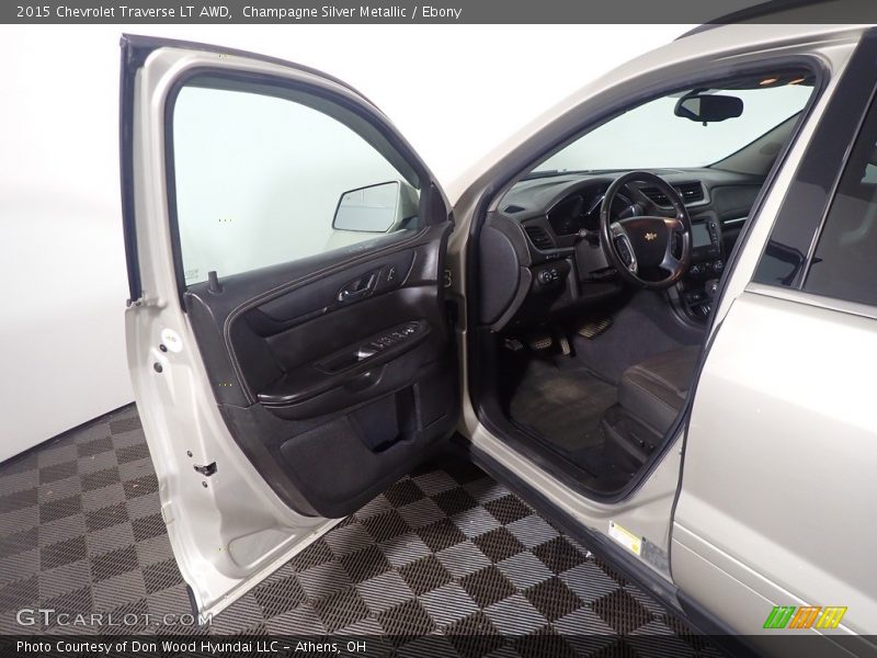 Champagne Silver Metallic / Ebony 2015 Chevrolet Traverse LT AWD