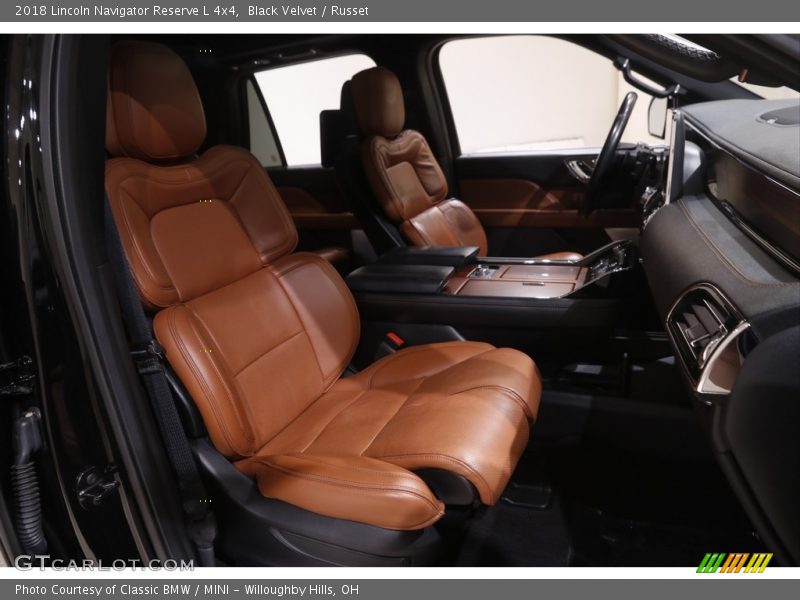 Front Seat of 2018 Navigator Reserve L 4x4