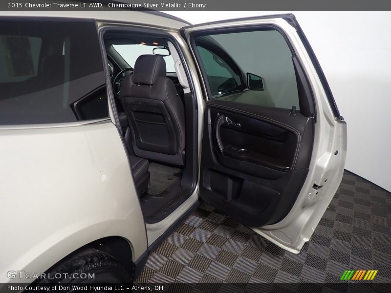 Champagne Silver Metallic / Ebony 2015 Chevrolet Traverse LT AWD