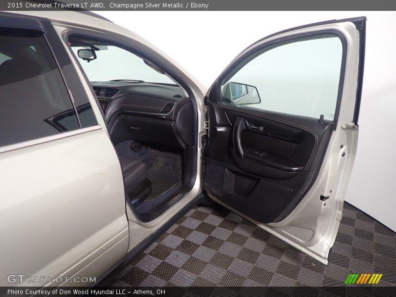 Champagne Silver Metallic / Ebony 2015 Chevrolet Traverse LT AWD