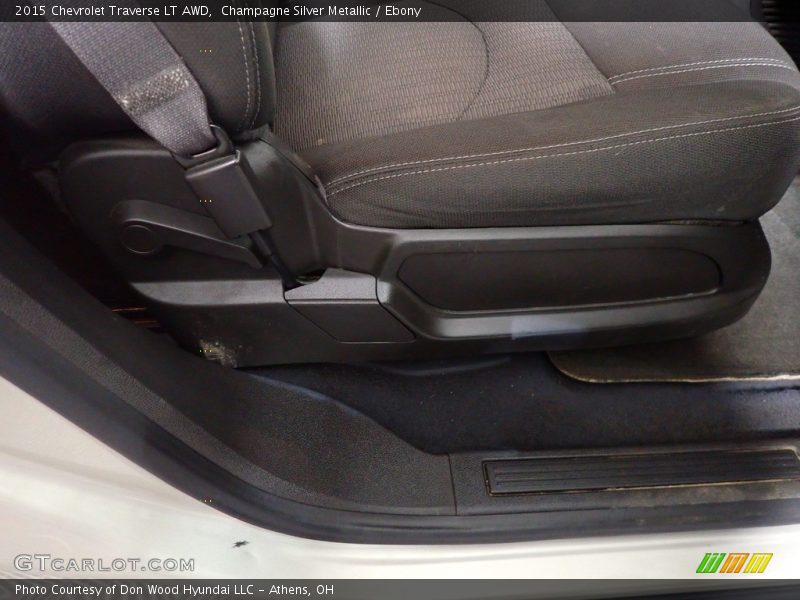 Champagne Silver Metallic / Ebony 2015 Chevrolet Traverse LT AWD