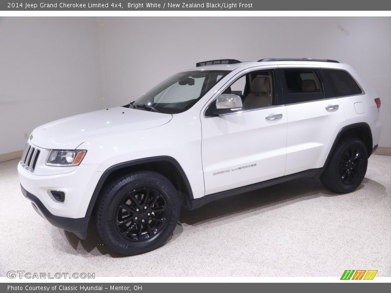 Bright White / New Zealand Black/Light Frost 2014 Jeep Grand Cherokee Limited 4x4