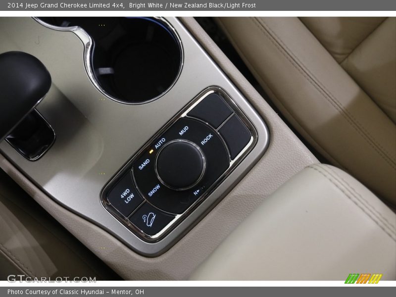 Bright White / New Zealand Black/Light Frost 2014 Jeep Grand Cherokee Limited 4x4