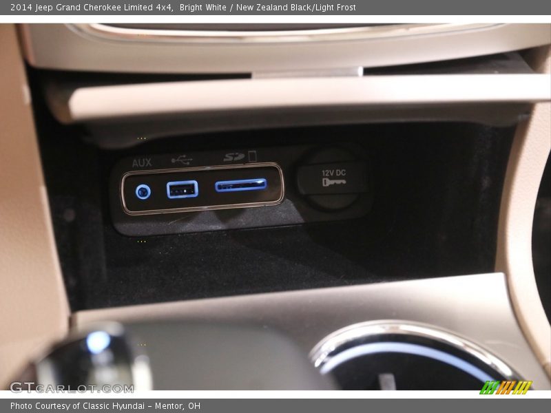 Bright White / New Zealand Black/Light Frost 2014 Jeep Grand Cherokee Limited 4x4