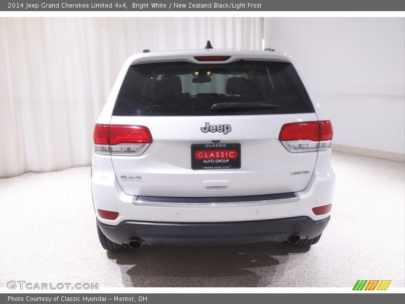 Bright White / New Zealand Black/Light Frost 2014 Jeep Grand Cherokee Limited 4x4