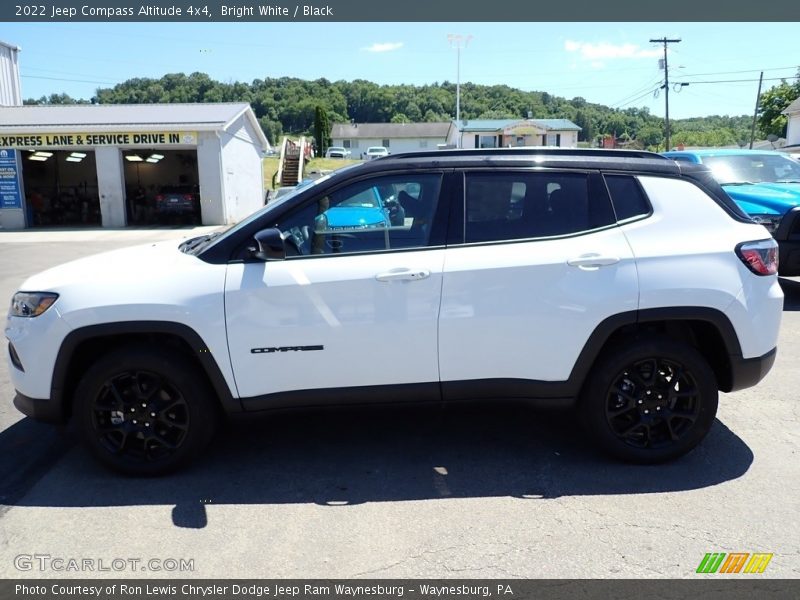 Bright White / Black 2022 Jeep Compass Altitude 4x4