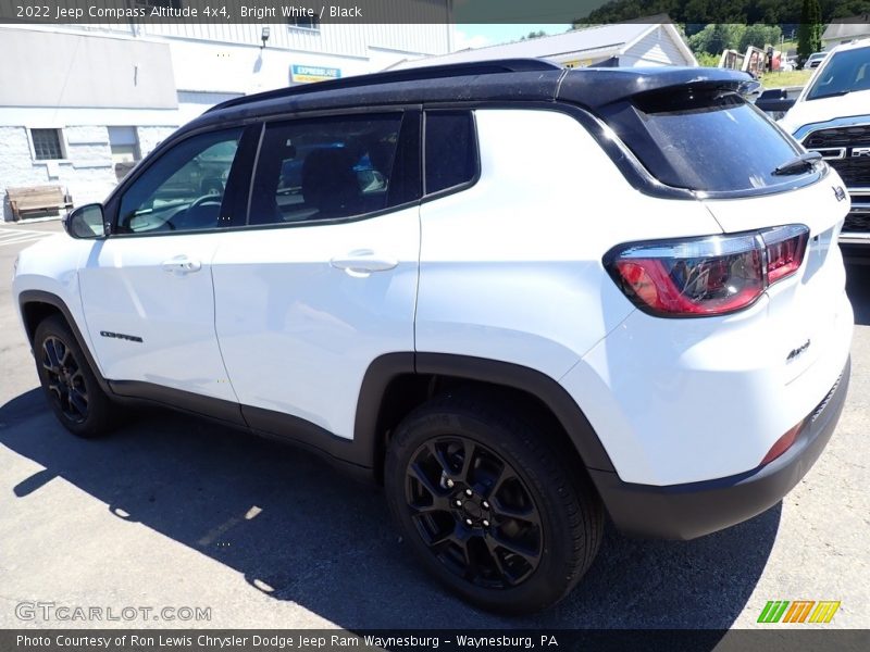 Bright White / Black 2022 Jeep Compass Altitude 4x4