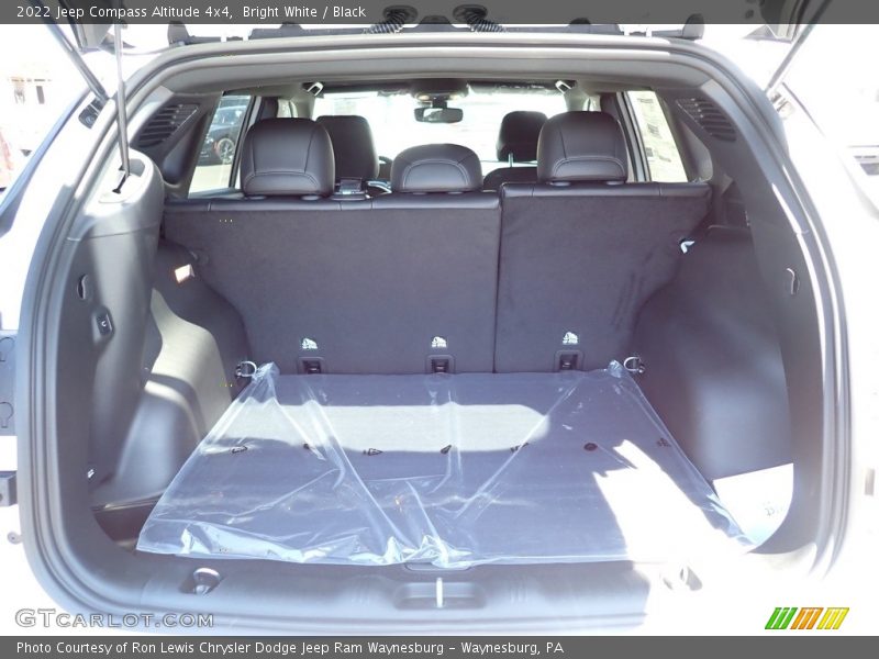 Bright White / Black 2022 Jeep Compass Altitude 4x4