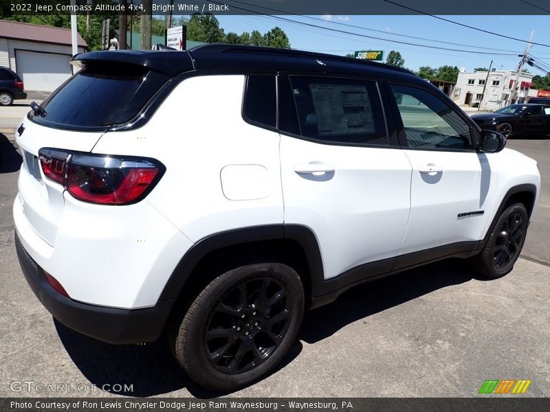 Bright White / Black 2022 Jeep Compass Altitude 4x4