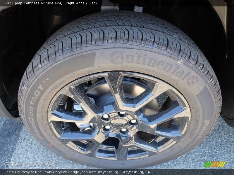 Bright White / Black 2022 Jeep Compass Altitude 4x4