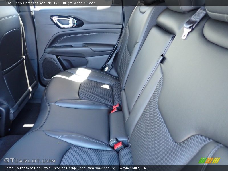 Bright White / Black 2022 Jeep Compass Altitude 4x4