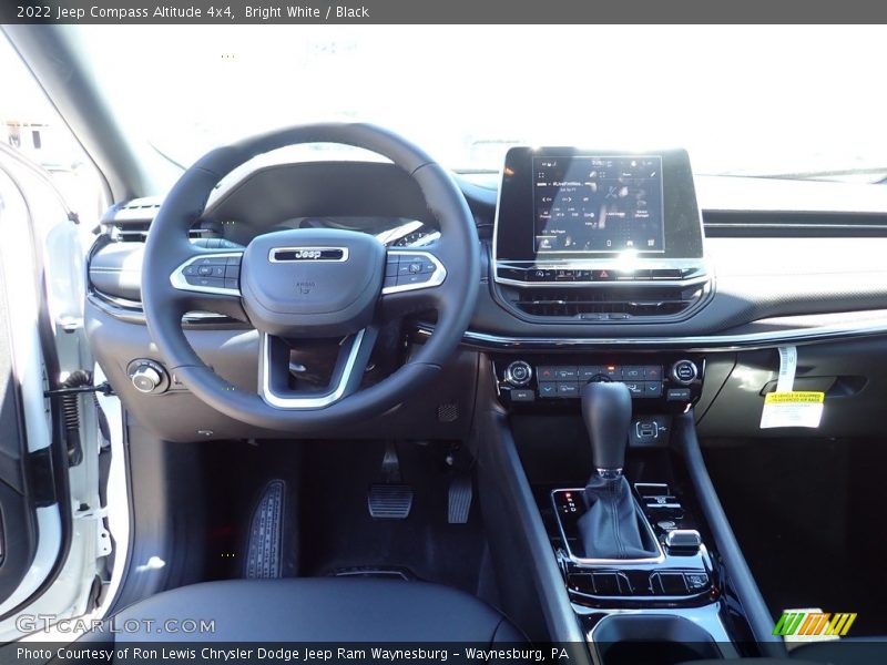Bright White / Black 2022 Jeep Compass Altitude 4x4
