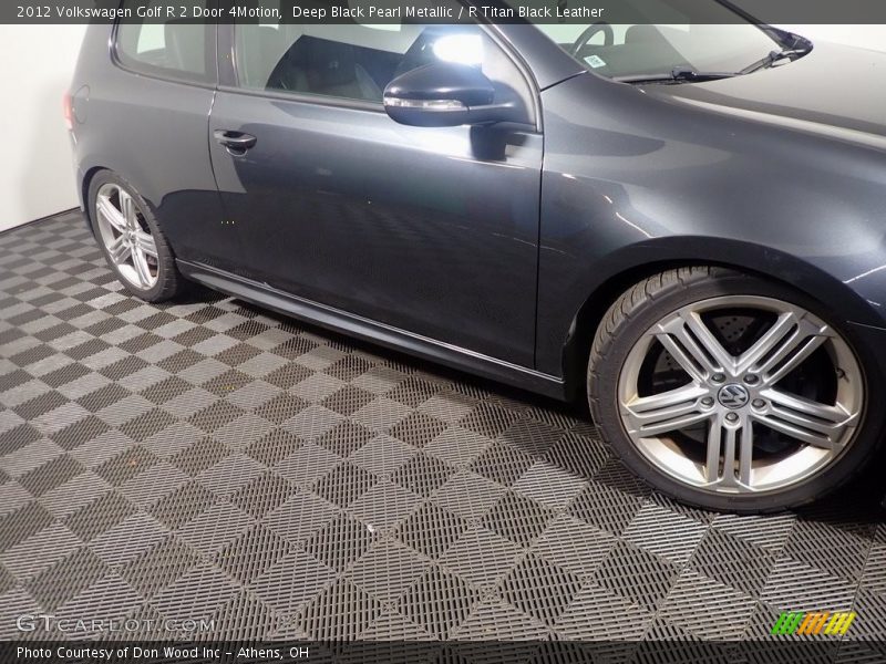 Deep Black Pearl Metallic / R Titan Black Leather 2012 Volkswagen Golf R 2 Door 4Motion