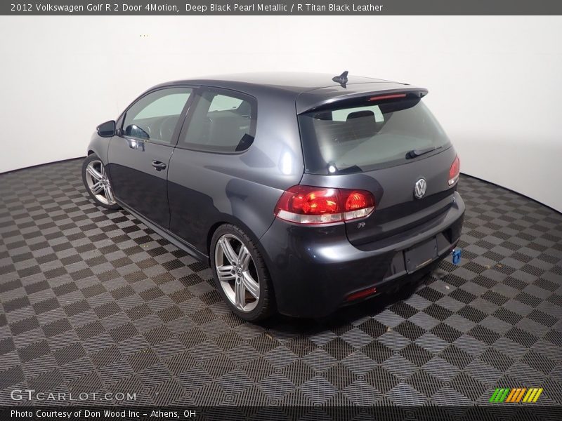 Deep Black Pearl Metallic / R Titan Black Leather 2012 Volkswagen Golf R 2 Door 4Motion