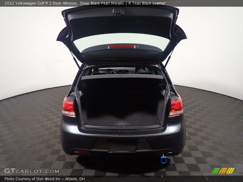 Deep Black Pearl Metallic / R Titan Black Leather 2012 Volkswagen Golf R 2 Door 4Motion