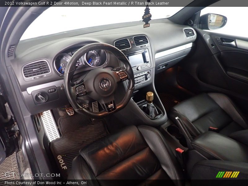 Deep Black Pearl Metallic / R Titan Black Leather 2012 Volkswagen Golf R 2 Door 4Motion