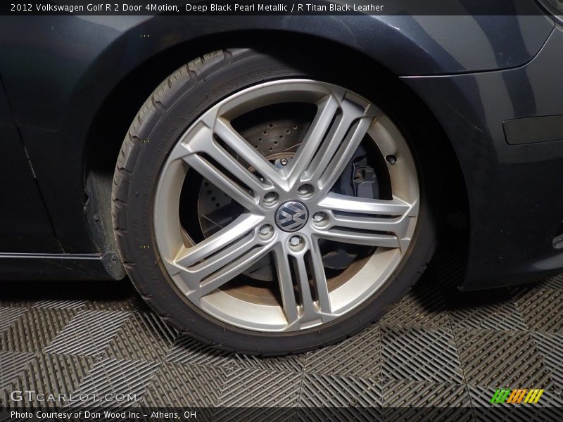 Deep Black Pearl Metallic / R Titan Black Leather 2012 Volkswagen Golf R 2 Door 4Motion