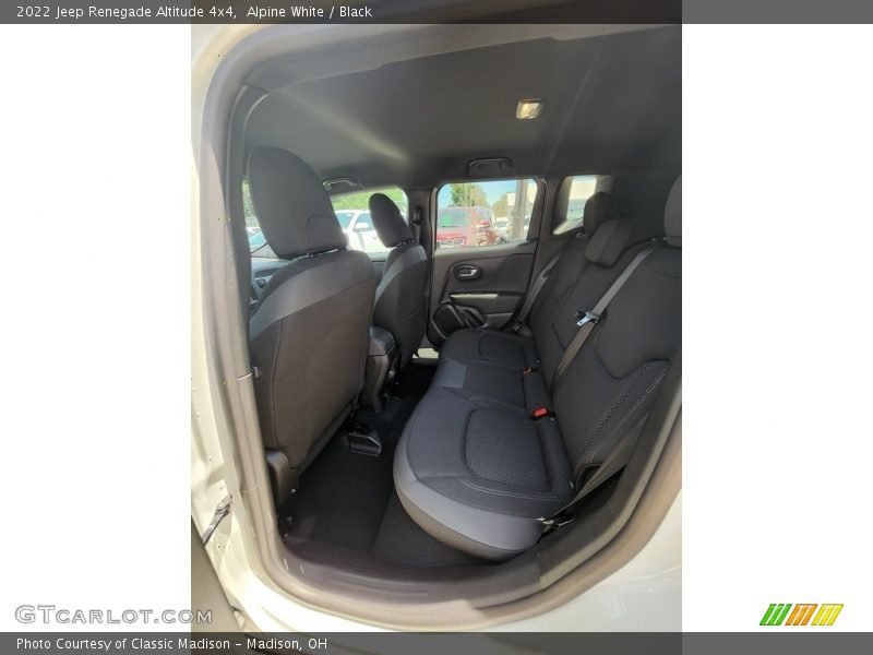Alpine White / Black 2022 Jeep Renegade Altitude 4x4