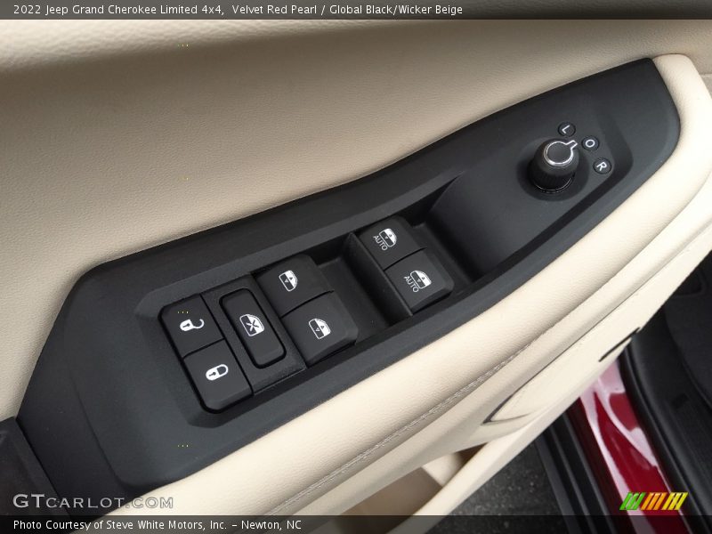 Controls of 2022 Grand Cherokee Limited 4x4