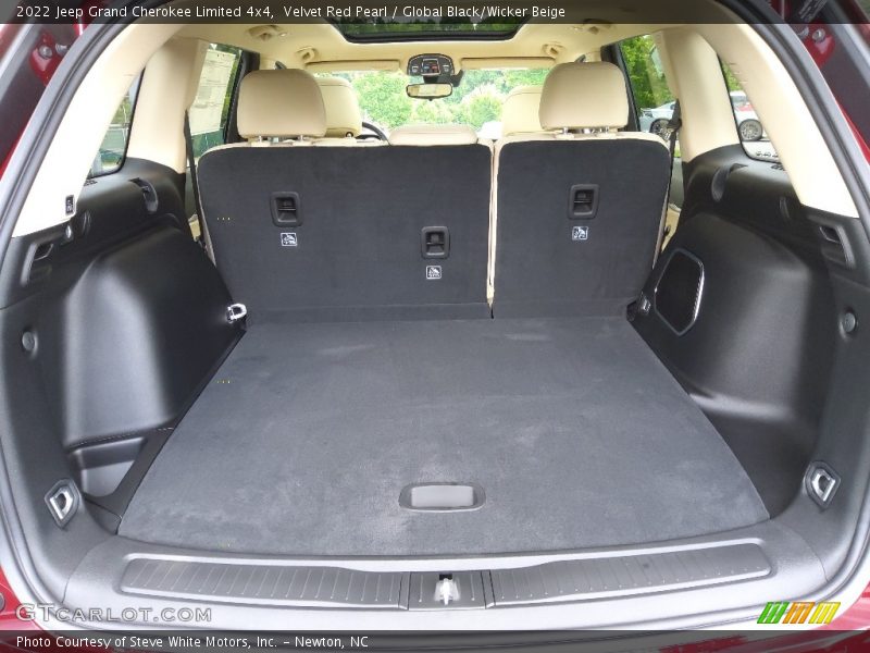  2022 Grand Cherokee Limited 4x4 Trunk