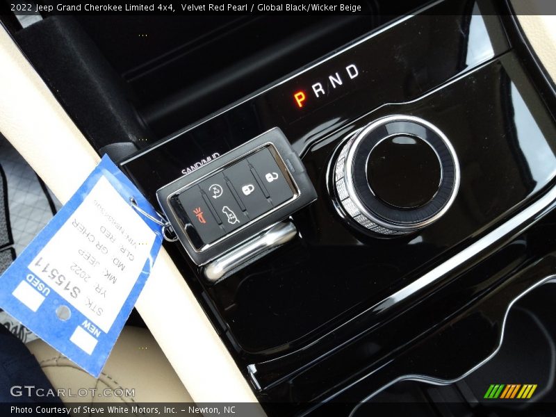  2022 Grand Cherokee Limited 4x4 8 Speed Automatic Shifter