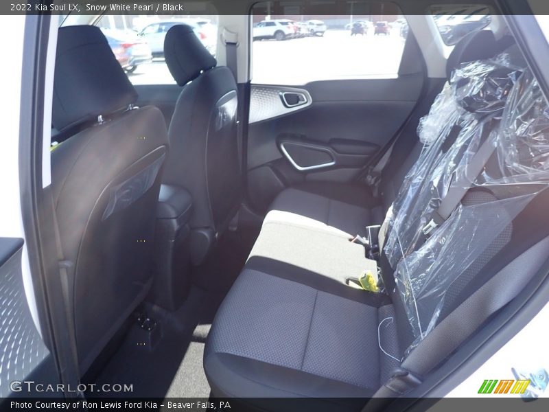 Snow White Pearl / Black 2022 Kia Soul LX