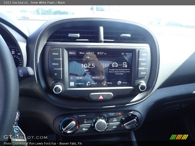 Snow White Pearl / Black 2022 Kia Soul LX