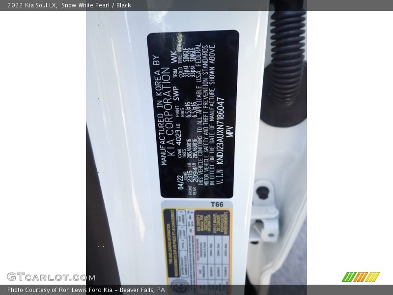 Snow White Pearl / Black 2022 Kia Soul LX