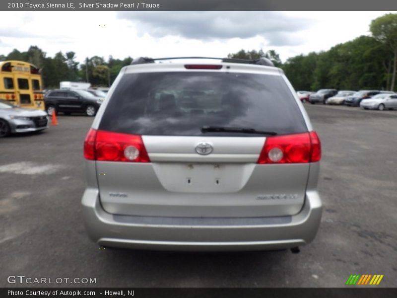 Silver Shadow Pearl / Taupe 2010 Toyota Sienna LE