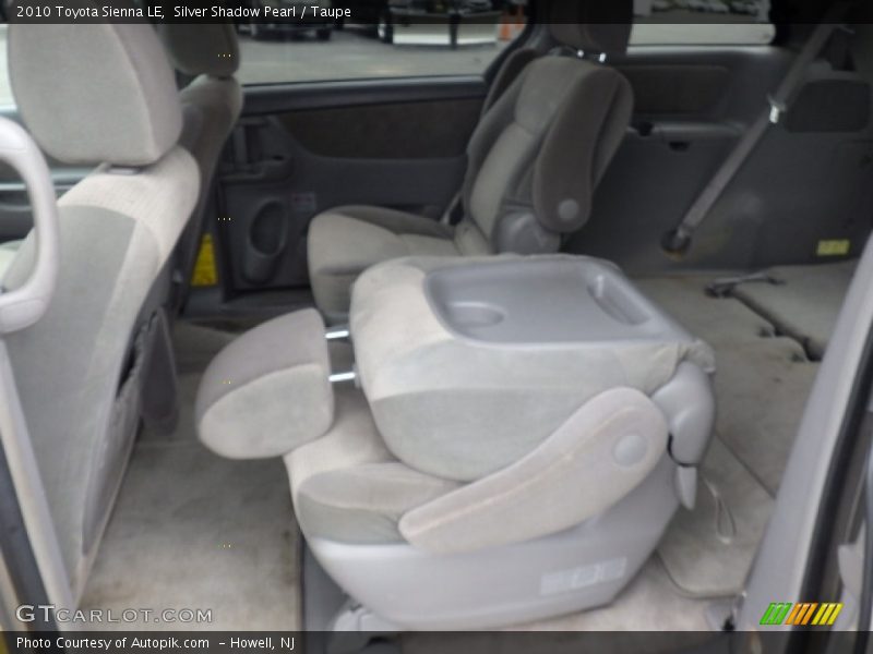 Silver Shadow Pearl / Taupe 2010 Toyota Sienna LE