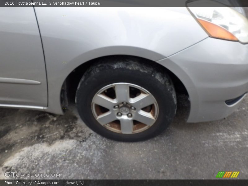 Silver Shadow Pearl / Taupe 2010 Toyota Sienna LE