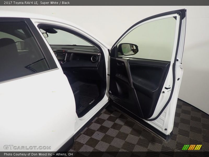 Super White / Black 2017 Toyota RAV4 LE