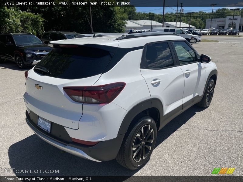 Iridescent Pearl Tricoat / Jet Black 2021 Chevrolet TrailBlazer LT AWD
