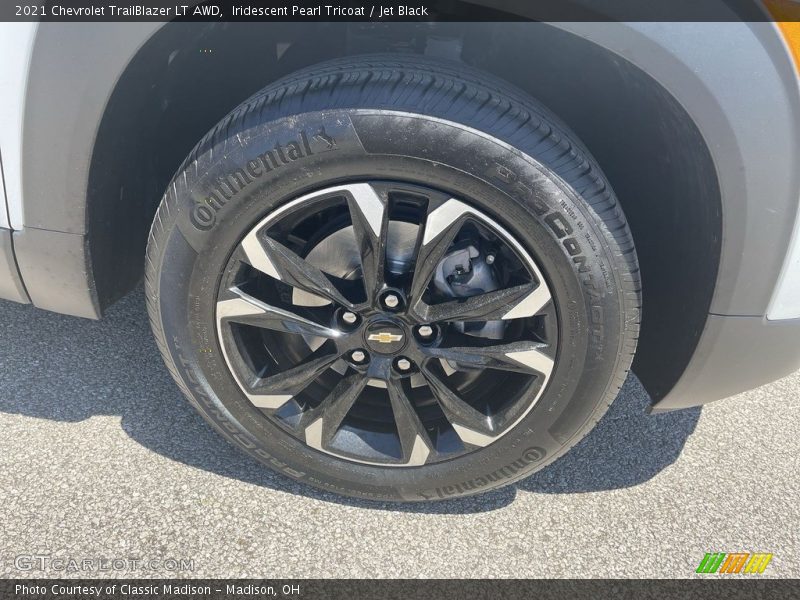 Iridescent Pearl Tricoat / Jet Black 2021 Chevrolet TrailBlazer LT AWD
