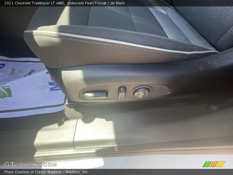 Iridescent Pearl Tricoat / Jet Black 2021 Chevrolet TrailBlazer LT AWD
