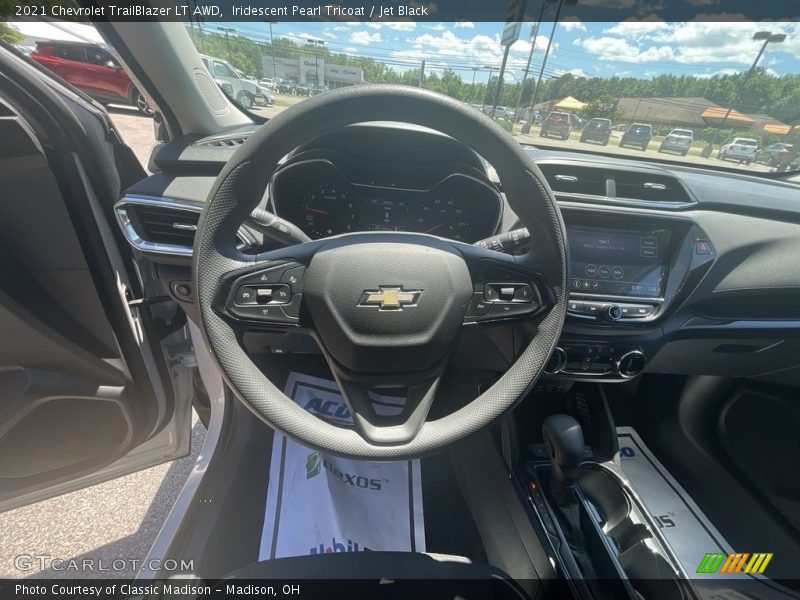 Iridescent Pearl Tricoat / Jet Black 2021 Chevrolet TrailBlazer LT AWD