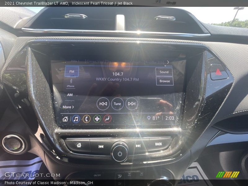 Iridescent Pearl Tricoat / Jet Black 2021 Chevrolet TrailBlazer LT AWD