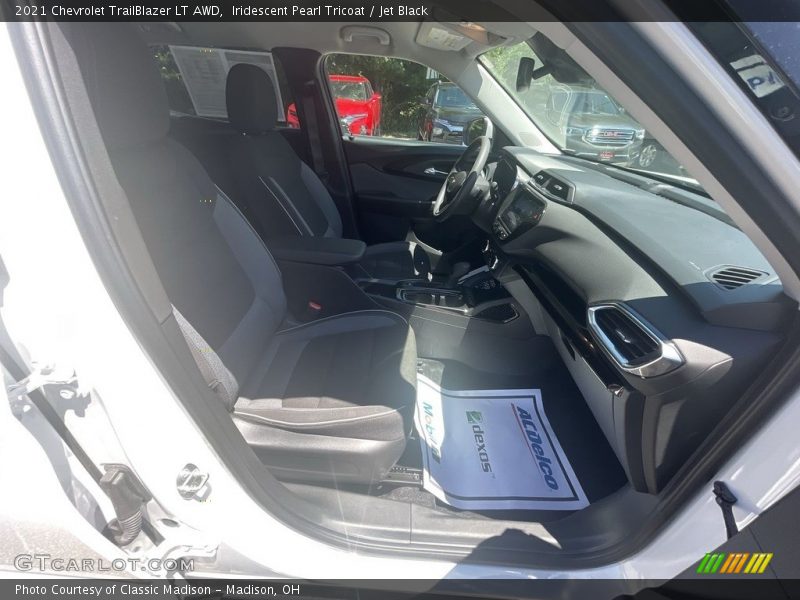 Iridescent Pearl Tricoat / Jet Black 2021 Chevrolet TrailBlazer LT AWD