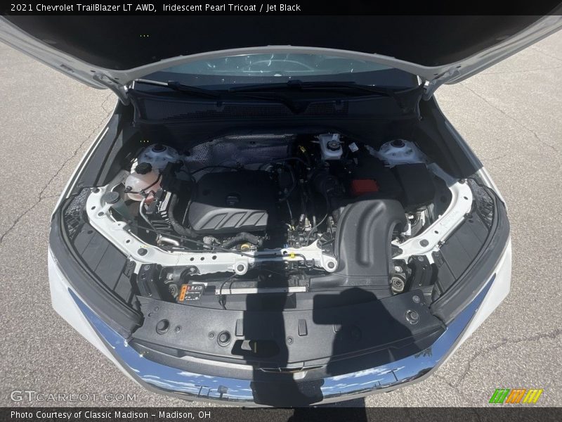 Iridescent Pearl Tricoat / Jet Black 2021 Chevrolet TrailBlazer LT AWD