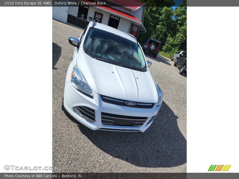 Oxford White / Charcoal Black 2016 Ford Escape SE 4WD
