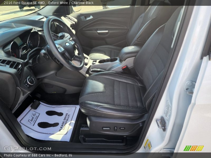 Oxford White / Charcoal Black 2016 Ford Escape SE 4WD